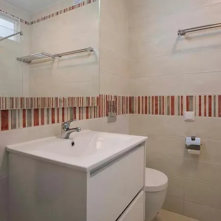 Villa Sleeps 6 Air Con Wifi T635823